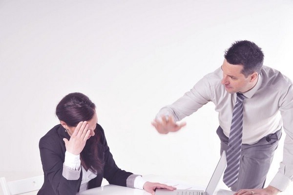 Что делать, если начальник гнобит на работе – модель поведения